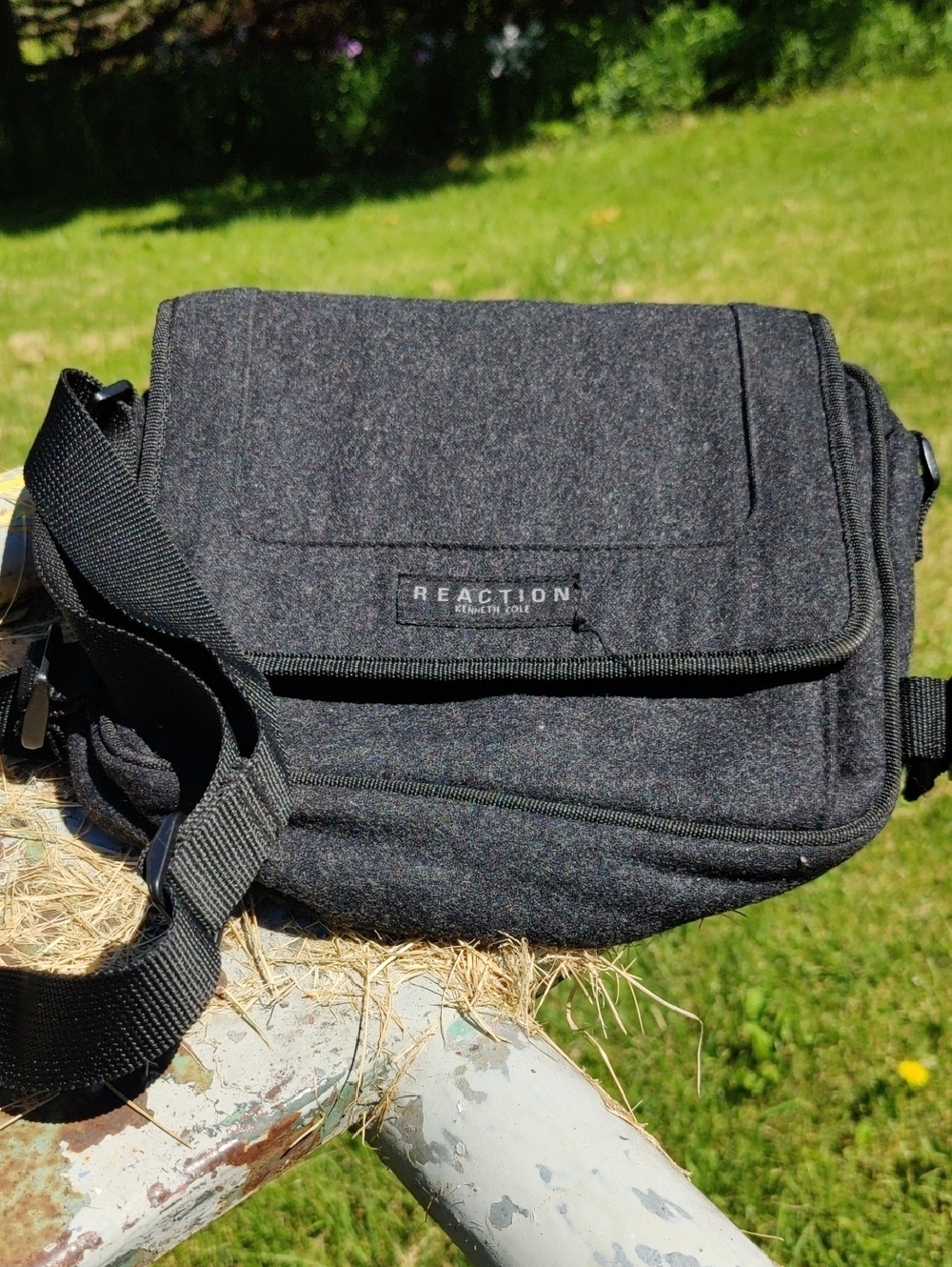 Reaction Kenneth Cole Dark Gray Unisex Messenger Bag
